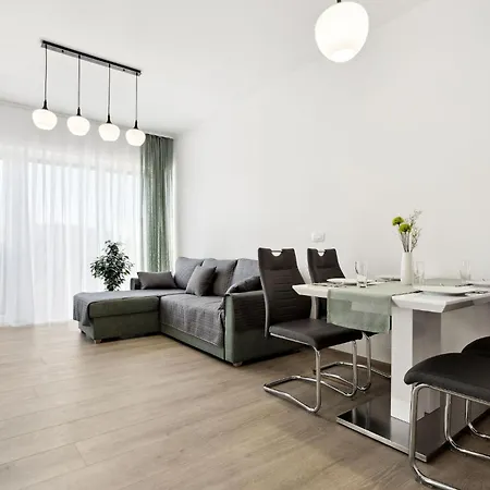 Kristal Lux Aparments With A Balcony * ロガシュカ・スラティナ