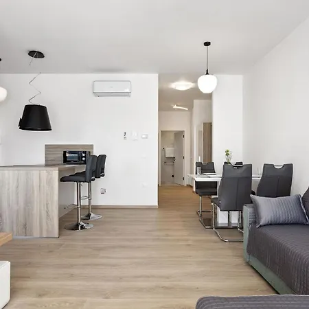 Kristal Lux Aparments With A Balcony