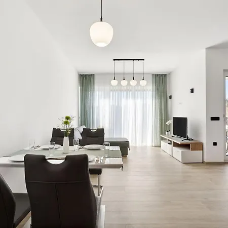 Kristal Lux Aparments With A Balcony Appartement