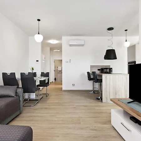 Kristal Lux Aparments With A Balcony *