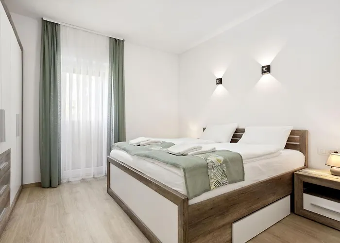 Kristal Lux Aparments With A Balcony Appartement